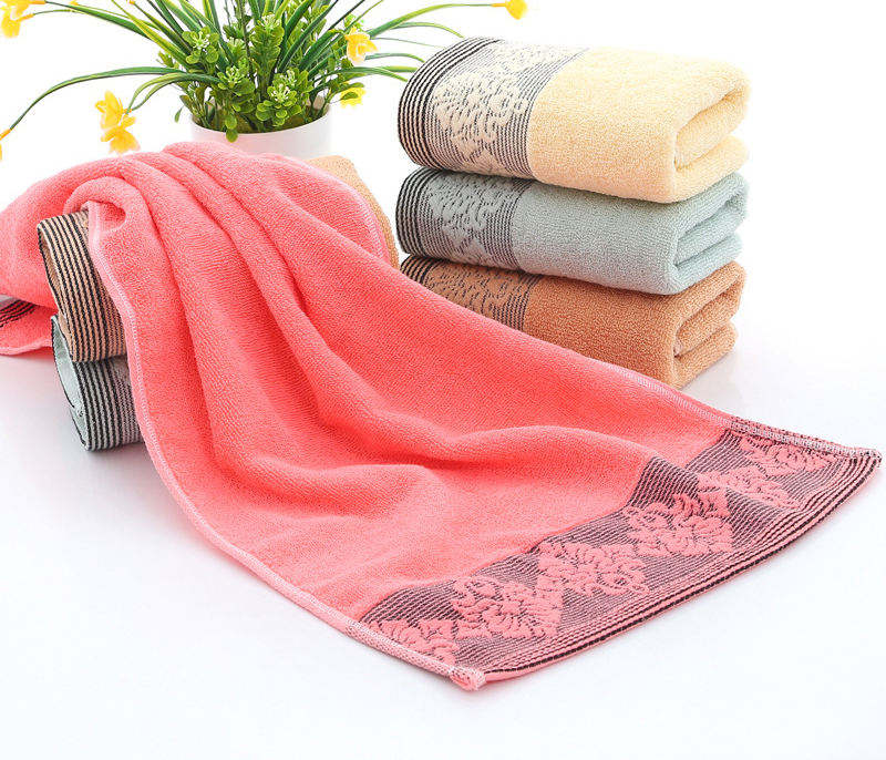 Soft Twist Face Towel Frozen Jacquard Cotton Beach Towel Solid Pattern for Home Bathroom or Outdoor Use for Christmas